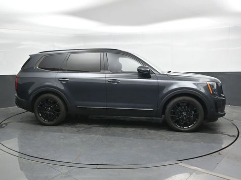 Used 2022 Kia Telluride SX w/ SX Prestige Package AWD/4WD image 3