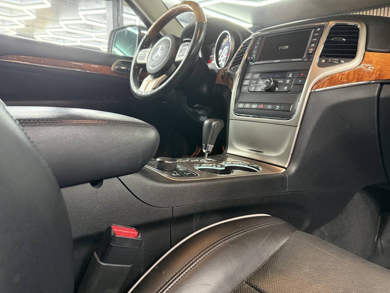 Used 2011 Jeep Grand Cherokee Overland AWD/4WD image 6