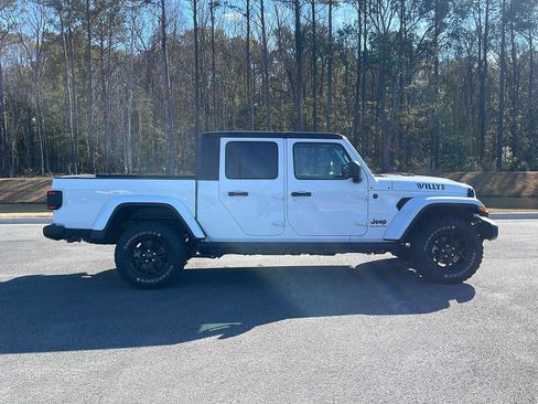 New 2025 Jeep Gladiator Willys image 8