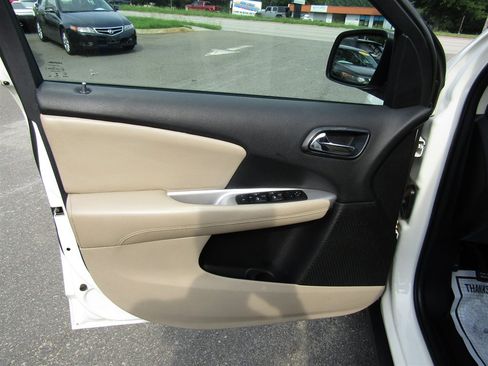 Used 2014 Dodge Journey SXT w/ Quick Order Package 22C FWD image 12