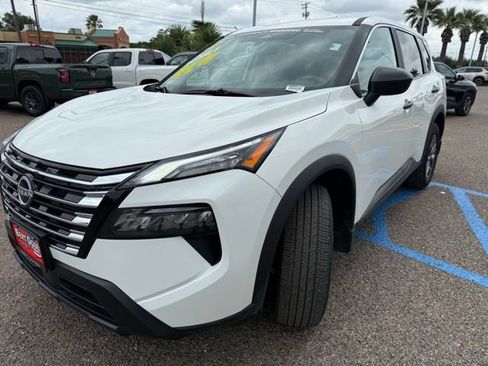 Used 2026 Nissan Rogue S FWD image 3