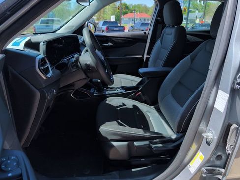 Used 2025 Chevrolet TrailBlazer LT AWD/4WD image 11