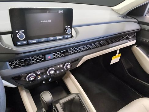 Used 2025 Honda Accord LX image 26