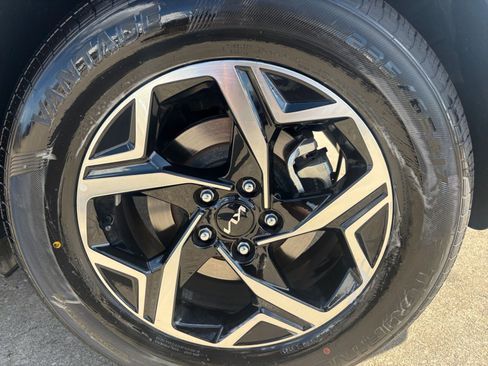 Used 2025 Kia Sportage LX image 28