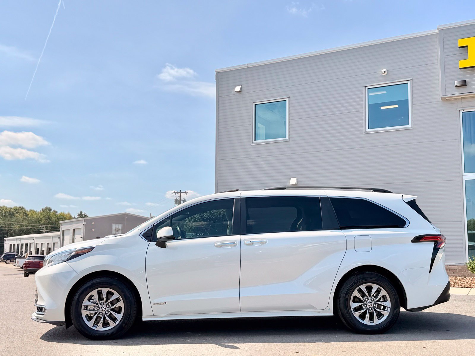 Used 2021 Toyota Sienna XLE FWD image 12