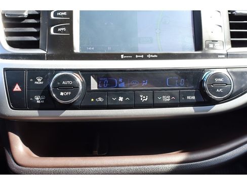 Used 2019 Toyota Highlander XLE AWD/4WD image 42