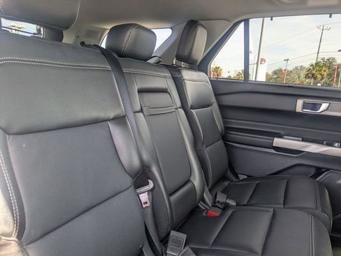 Used 2023 Ford Explorer Limited AWD/4WD image 5