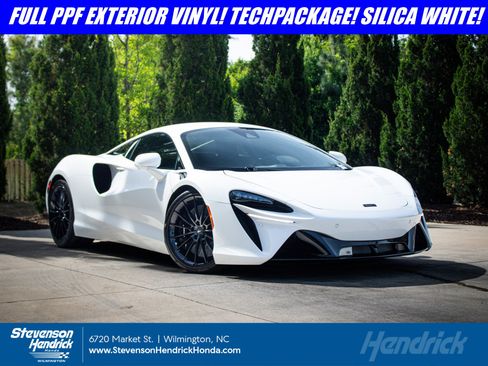 Used 2025 McLaren Artura image 1