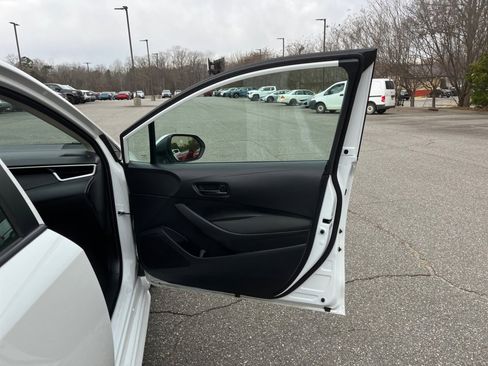 Used 2023 Toyota Corolla LE image 32