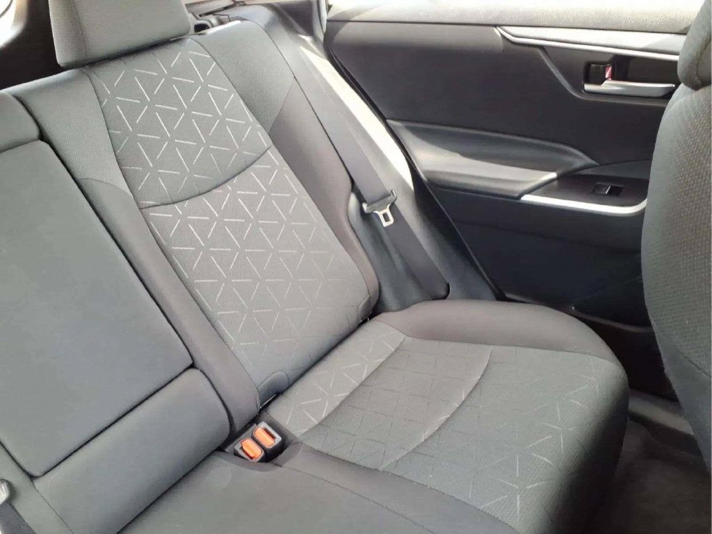 Used 2022 Toyota RAV4 XLE w/ Convenience Package FWD image 18