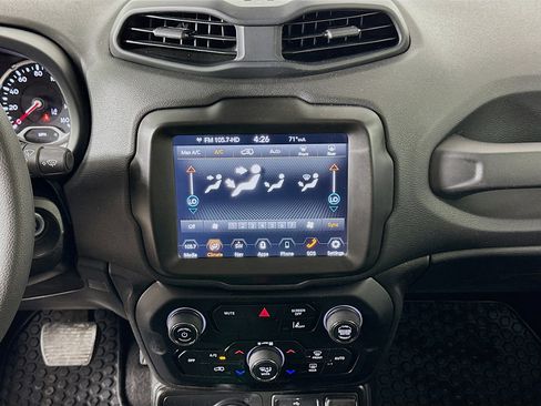 Used 2023 Jeep Renegade Latitude image 24