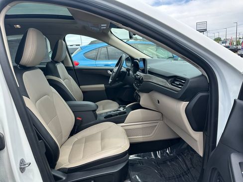 Used 2020 Ford Escape Titanium AWD/4WD image 17