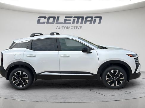 Used 2026 Nissan Kicks SV w/ Interior Electronics Package AWD/4WD image 4