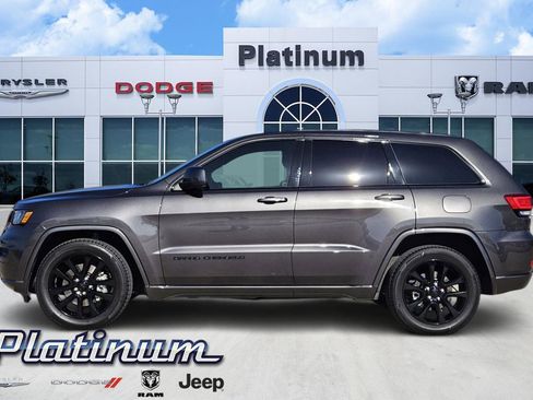 Used 2021 Jeep Grand Cherokee Laredo X image 4