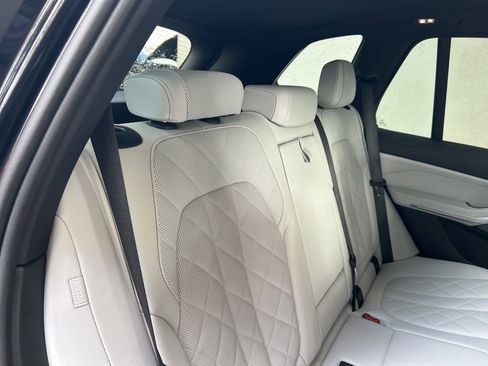 Used 2024 BMW X5 sDrive40i w/ M Sport Package image 30