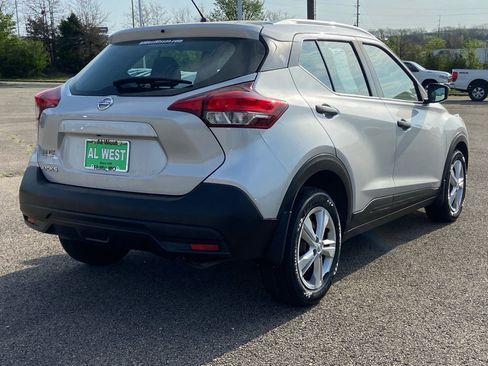 Used 2019 Nissan Kicks S image 5