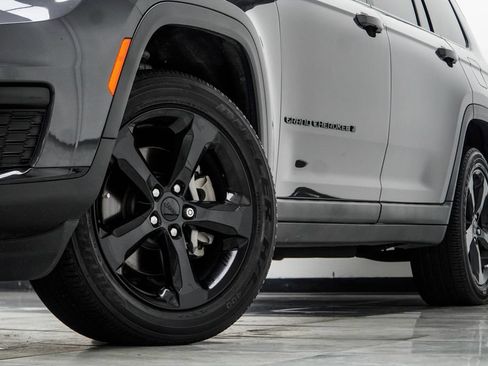 Used 2023 Jeep Grand Cherokee L Laredo AWD/4WD image 3