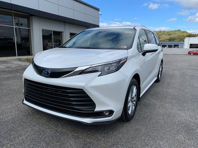 New 2025 Toyota Sienna XLE