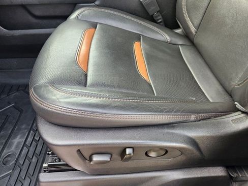 Used 2022 GMC Sierra 1500 AT4 w/ AT4 Premium Package image 26