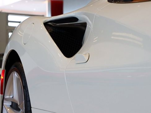 Certified 2022 Ferrari F8 Tributo image 11