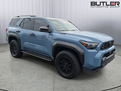 Used 2025 Toyota 4Runner TRD Off-Road Premium AWD/4WD image 8