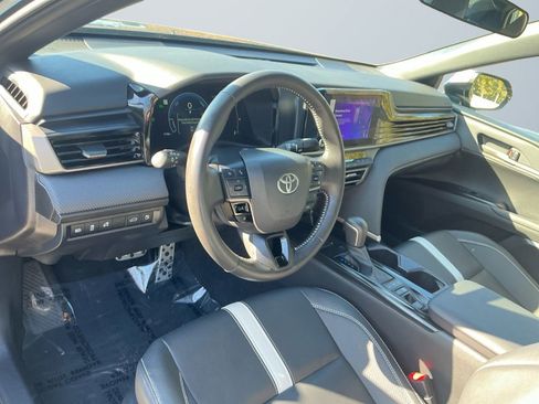 Used 2025 Toyota Camry SE image 11