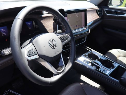 Used 2024 Volkswagen Atlas SEL AWD/4WD image 9