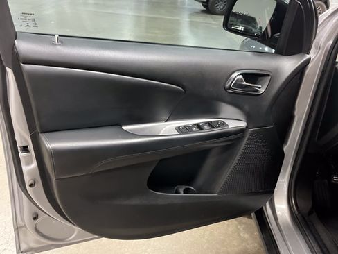 Used 2016 Dodge Journey SXT w/ Blacktop Package FWD image 15