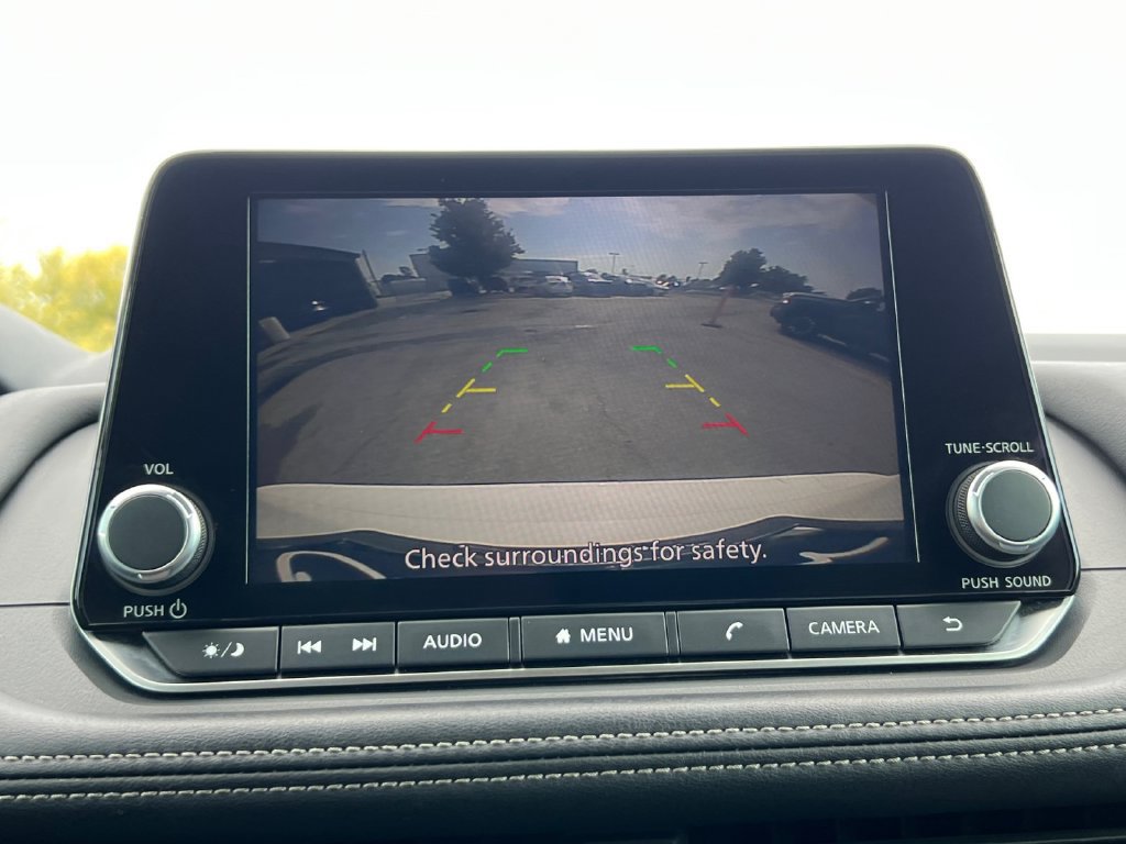 Used 2024 Nissan Rogue S FWD image 9