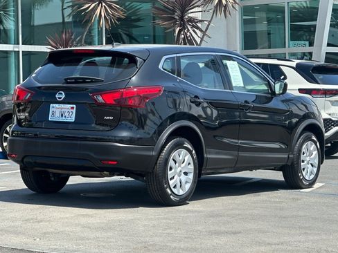 Used 2018 Nissan Rogue Sport S AWD/4WD image 4