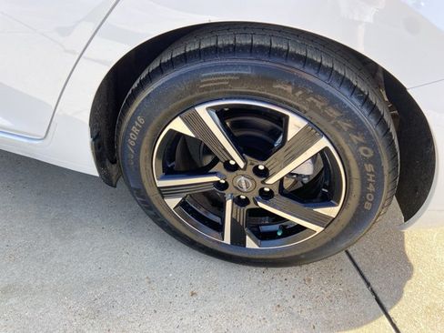 Used 2024 Nissan Sentra SV FWD image 30