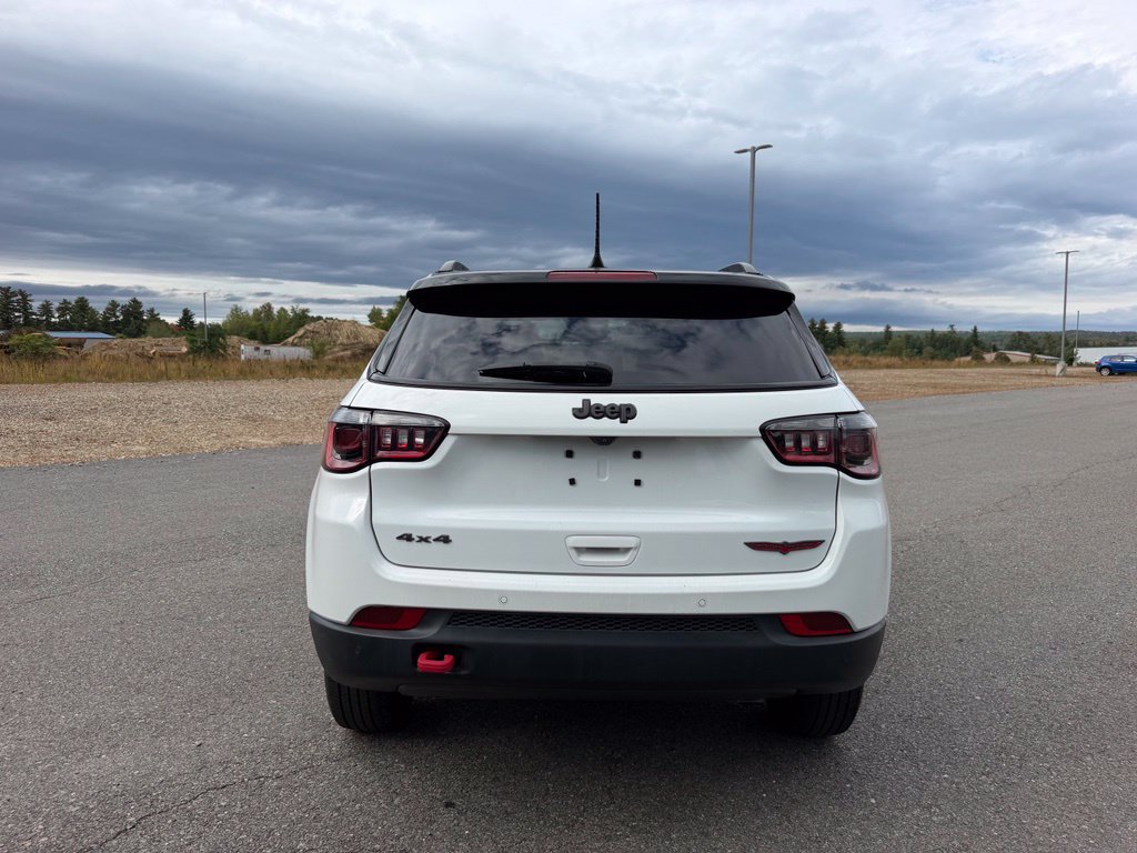 Used 2023 Jeep Compass Trailhawk w/ Trailhawk Convenience Group AWD/4WD image 26