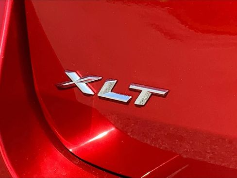 Used 2021 Ford Explorer XLT w/ Equipment Group 202A image 9