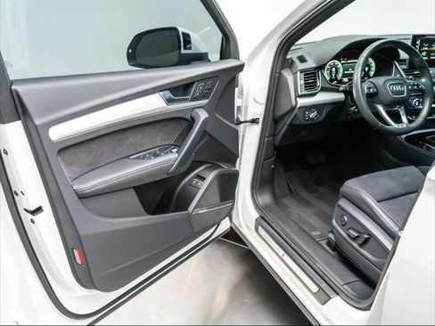 Used 2024 Audi Q5 e Premium Plus w/ Premium Plus Package AWD/4WD image 25