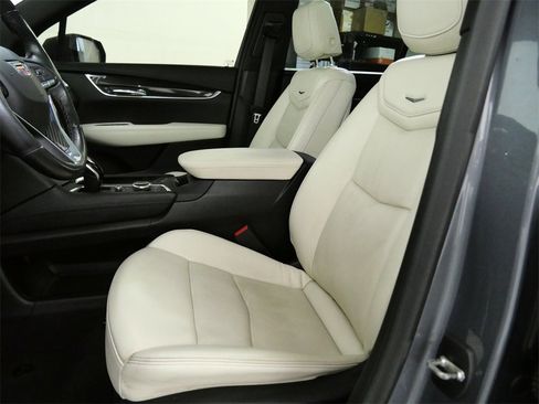 Used 2022 Cadillac XT6 Sport image 17