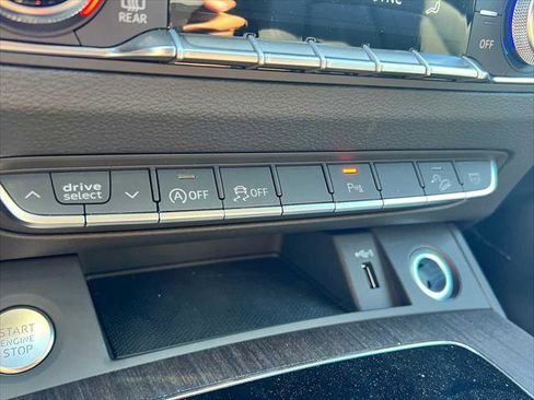 Used 2024 Audi Q5 2.0T Premium w/ Convenience Package image 31