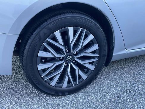 Used 2024 Nissan Altima 2.5 SV image 7