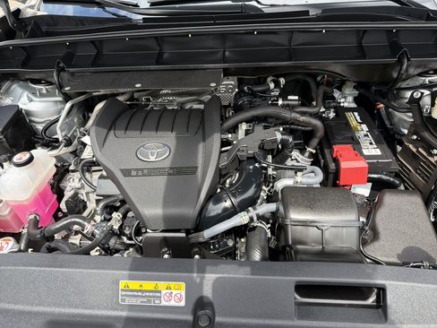 Used 2023 Toyota Highlander L FWD image 23