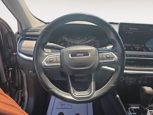 Used 2022 Jeep Compass Latitude AWD/4WD image 12