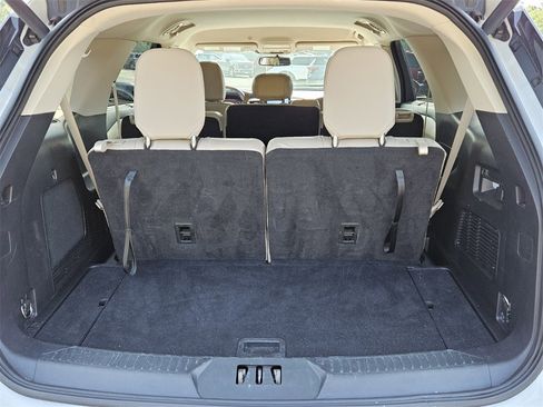 Used 2022 Ford Explorer Limited image 11