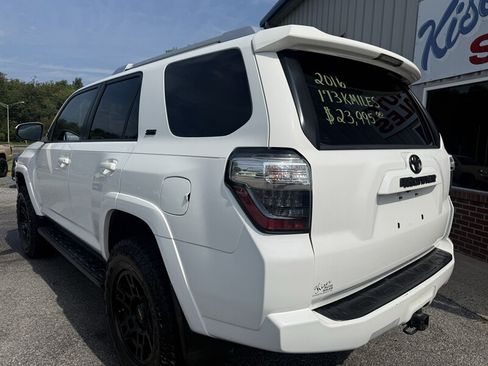 Used 2016 Toyota 4Runner SR5 AWD/4WD image 9