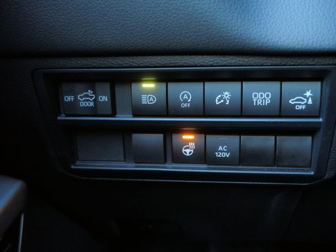 Used 2023 Toyota Tundra Limited image 27