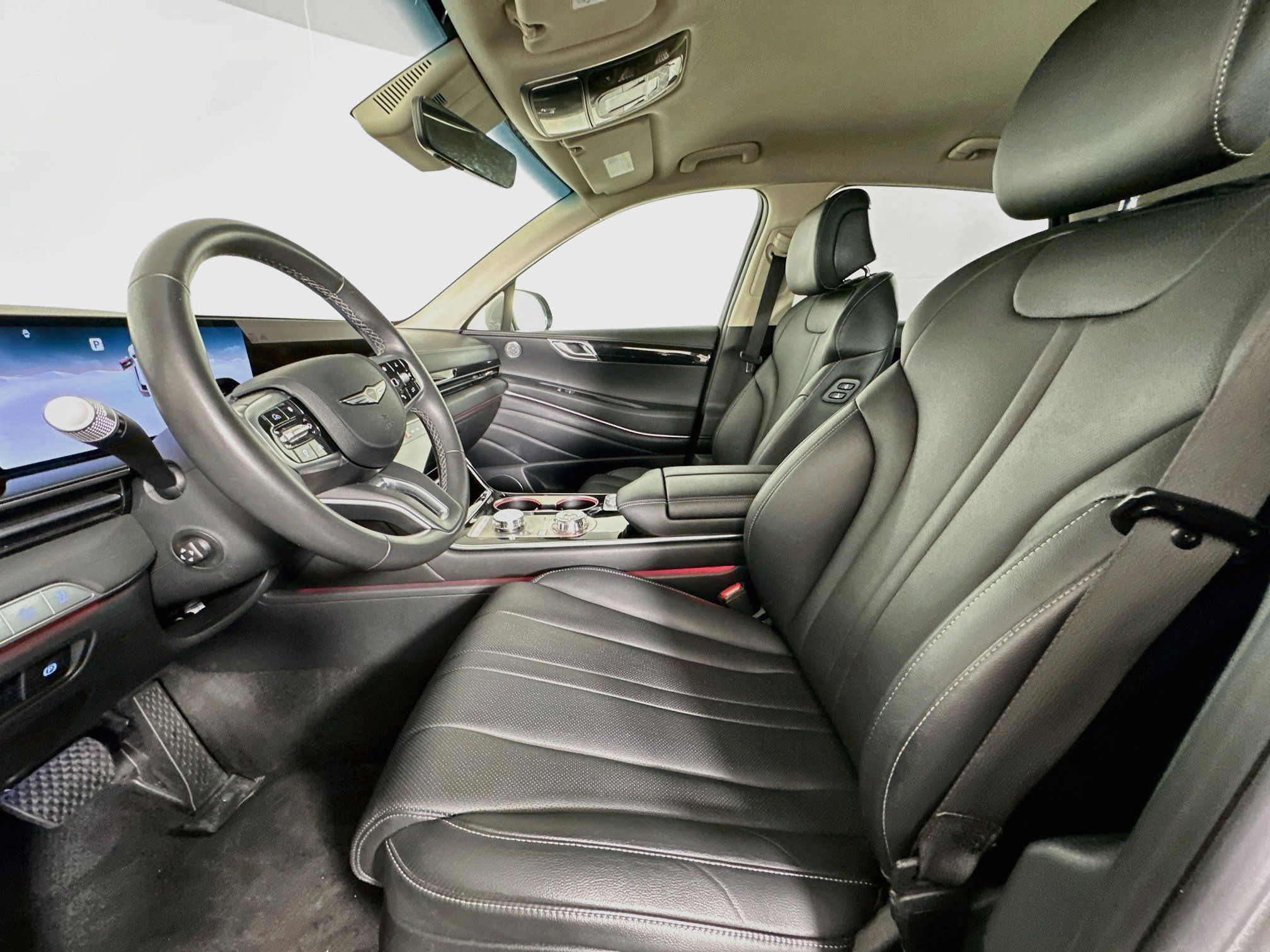 Used 2025 Genesis GV80 2.5T Standard AWD/4WD image 13