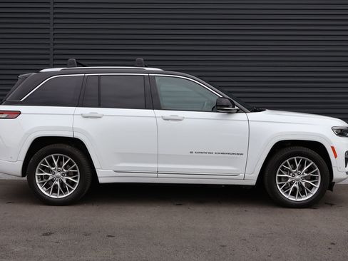 Used 2022 Jeep Grand Cherokee Summit image 4