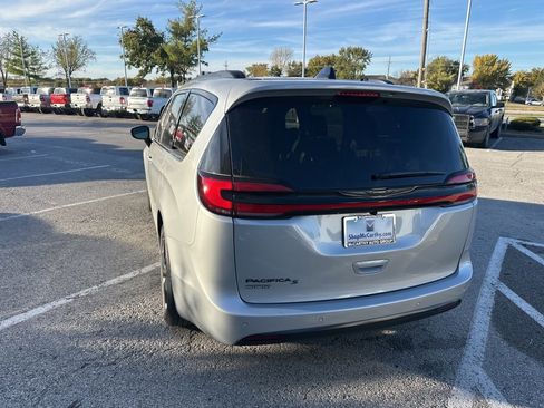 New 2026 Chrysler Pacifica Select image 27