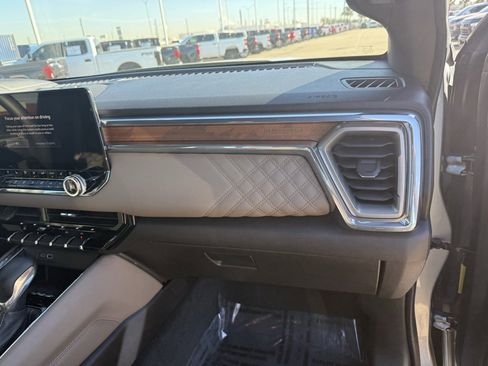 Used 2023 GMC Canyon Denali image 44