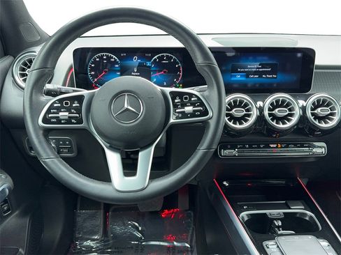 Used 2021 Mercedes-Benz GLB 250 GLB 250 NAV,CAM,PANO,HTD STS,B w/ Premium Package image 17