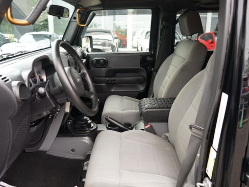 Used 2008 Jeep Wrangler Unlimited Rubicon w/ Dual Top Group AWD/4WD image 11