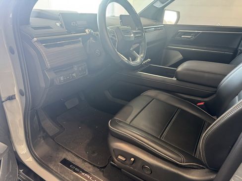 Used 2024 GMC Sierra EV Denali image 5