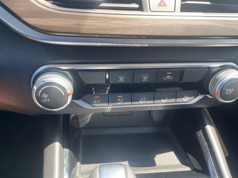 Used 2024 Nissan Altima 2.5 SV image 11